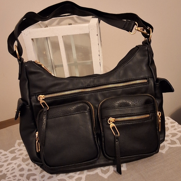 Woman's Black , NWOT, Shoulder Bag - Picture 9 of 9